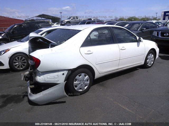 JTDBE30KX40261400 - 2004 TOYOTA CAMRY LE/XLE WHITE photo 4