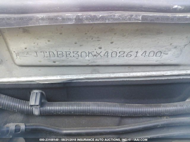 JTDBE30KX40261400 - 2004 TOYOTA CAMRY LE/XLE WHITE photo 9