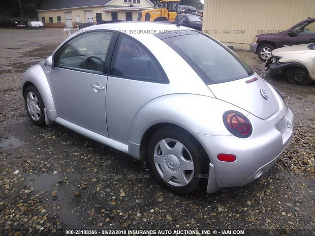3VWDD21C81M438500 - 2001 VOLKSWAGEN NEW BEETLE GLX 银色 照片 3