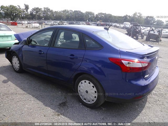 1FAHP3F28CL361252 - 2012 FORD FOCUS SE BLUE photo 3