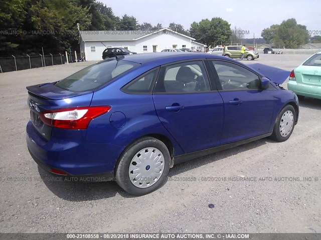 1FAHP3F28CL361252 - 2012 FORD FOCUS SE BLUE photo 4