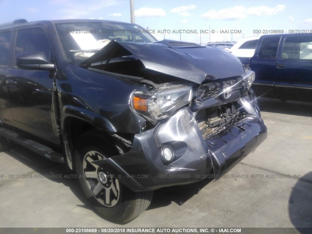 JTEBU5JR5H5461955 - 2017 TOYOTA 4RUNNER SR5 PREM/LTDL/TRAIL/TRD 灰色 照片 6