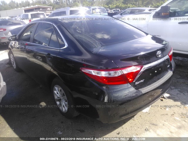 4T4BF1FKXFR482288 - 2015 TOYOTA CAMRY LE/XLE/SE/XSE 黑色 照片 3