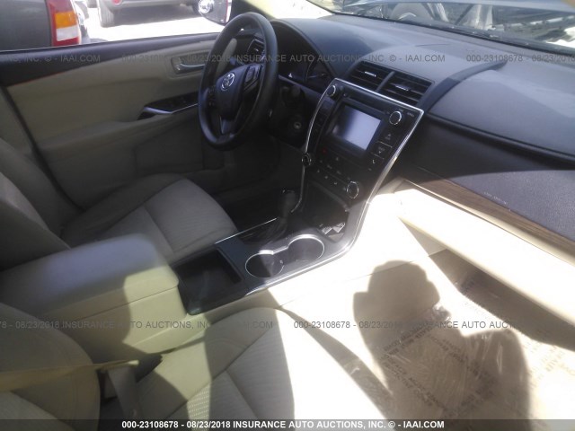 4T4BF1FKXFR482288 - 2015 TOYOTA CAMRY LE/XLE/SE/XSE 黑色 照片 5