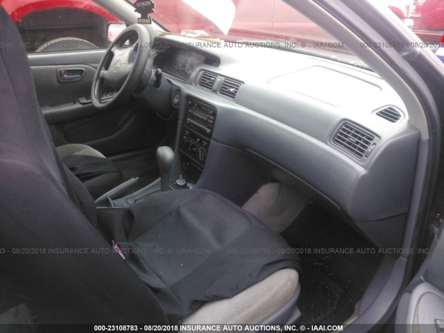 4T1BG22K1WU362186 - 1998 TOYOTA CAMRY CE/LE/XLE 黑色 照片 5