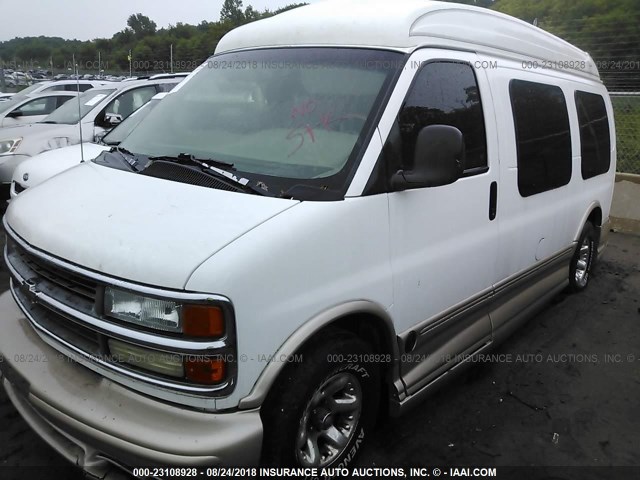 1GBFG15R9Y1226504 - 2000 CHEVROLET EXPRESS G1500  WHITE photo 2