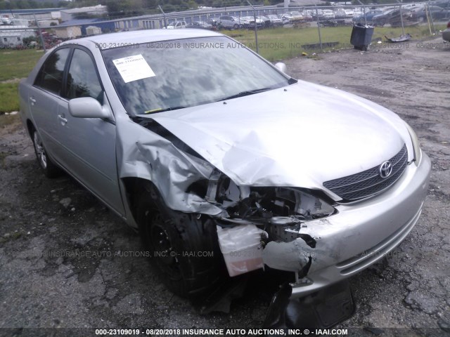 4T1BE32K93U228212 - 2003 TOYOTA CAMRY LE/XLE/SE SILVER photo 1