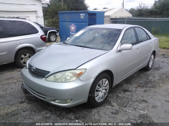 4T1BE32K93U228212 - 2003 TOYOTA CAMRY LE/XLE/SE SILVER photo 2