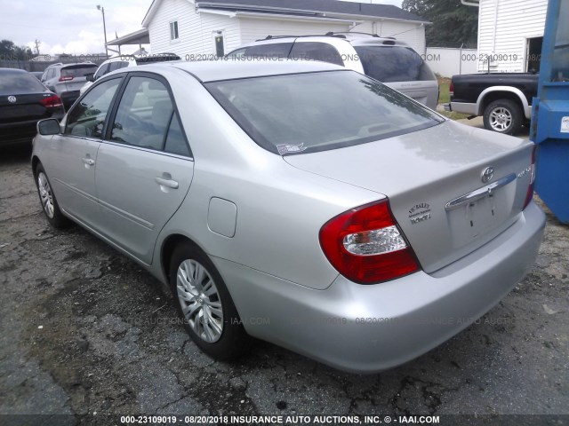 4T1BE32K93U228212 - 2003 TOYOTA CAMRY LE/XLE/SE SILVER photo 3