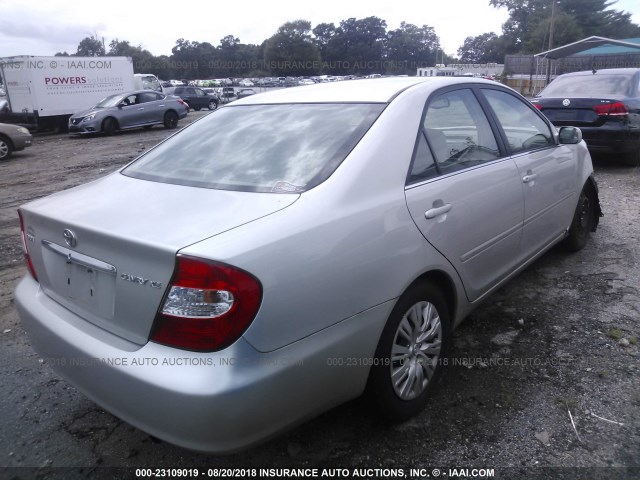 4T1BE32K93U228212 - 2003 TOYOTA CAMRY LE/XLE/SE SILVER photo 4
