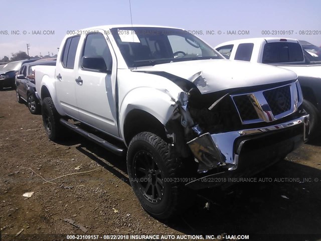 1N6AD07U46C415523 - 2006 NISSAN FRONTIER CREW CAB LE/SE/OFF ROAD WHITE photo 1