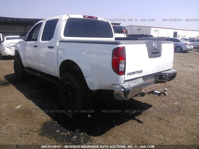 1N6AD07U46C415523 - 2006 NISSAN FRONTIER CREW CAB LE/SE/OFF ROAD WHITE photo 3