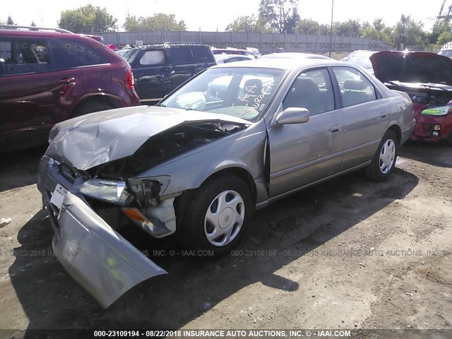 JT2BF22K0V0073130 - 1997 TOYOTA CAMRY LE/XLE Pewter photo 2