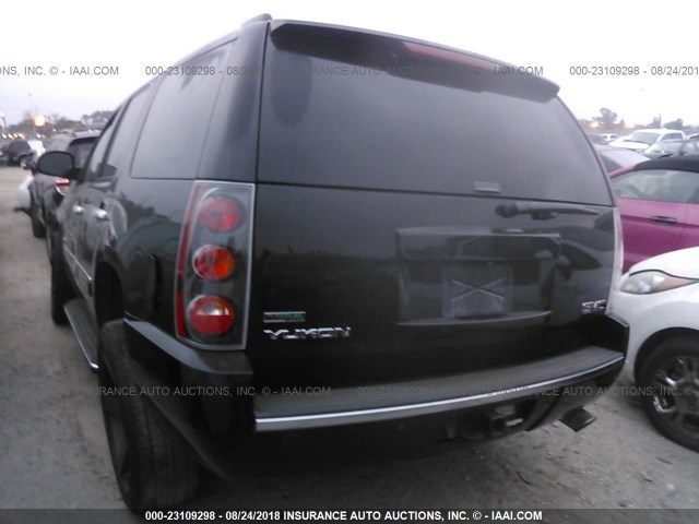 1GKUCEEF7AR217629 - 2010 GMC YUKON DENALI BLACK photo 3