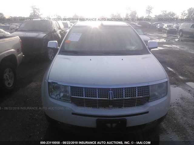 2LMDU88C98BJ26547 - 2008 LINCOLN MKX WHITE photo 6