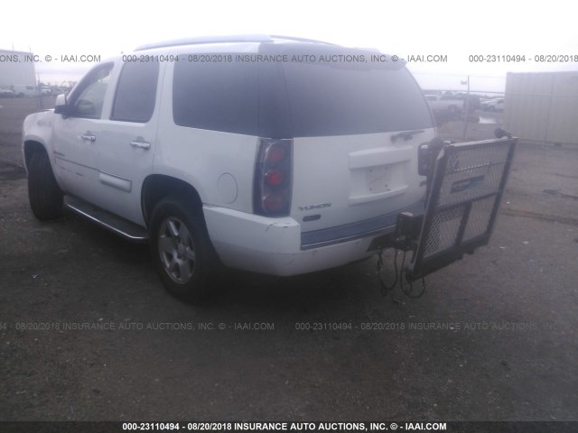 1GKFK63867J252790 - 2007 GMC YUKON DENALI WHITE photo 3