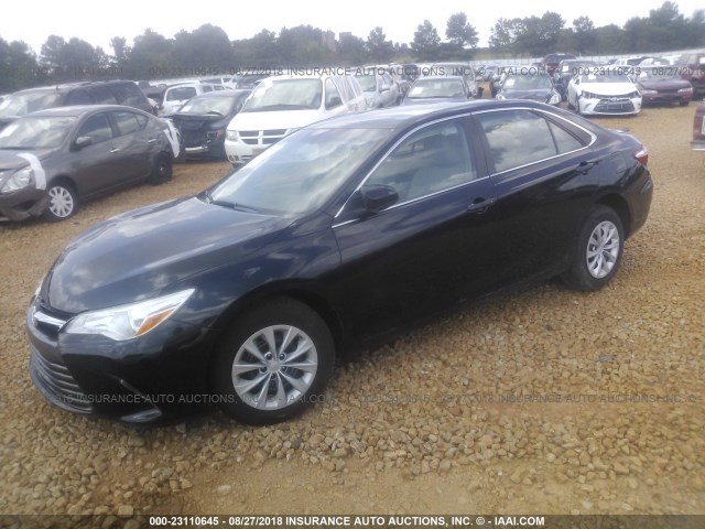 4T1BF1FK4GU211111 - 2016 TOYOTA CAMRY LE/XLE/SE/XSE 黑色 照片 2