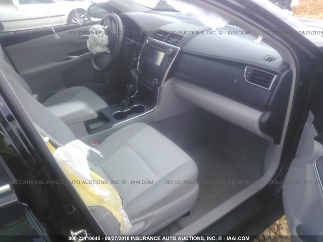 4T1BF1FK4GU211111 - 2016 TOYOTA CAMRY LE/XLE/SE/XSE 黑色 照片 5