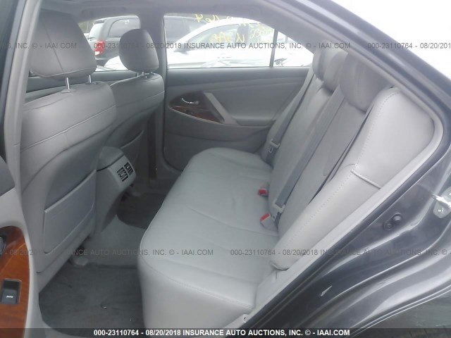 4T4BF3EK4BR197979 - 2011 TOYOTA CAMRY SE/LE/XLE 灰色 照片 8