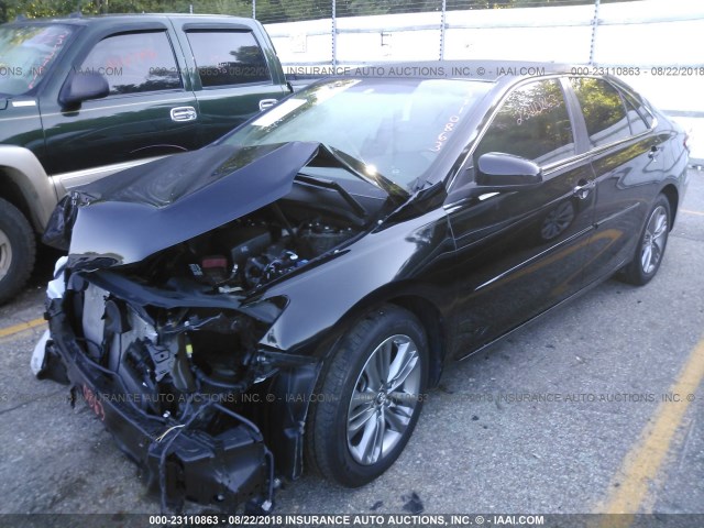 4T1BF1FK1GU522169 - 2016 TOYOTA CAMRY LE/XLE/SE/XSE 黑色 照片 2