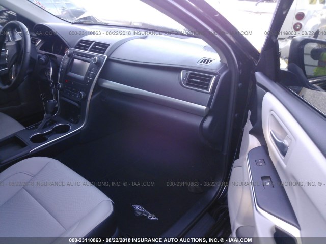4T1BF1FK1GU522169 - 2016 TOYOTA CAMRY LE/XLE/SE/XSE 黑色 照片 5