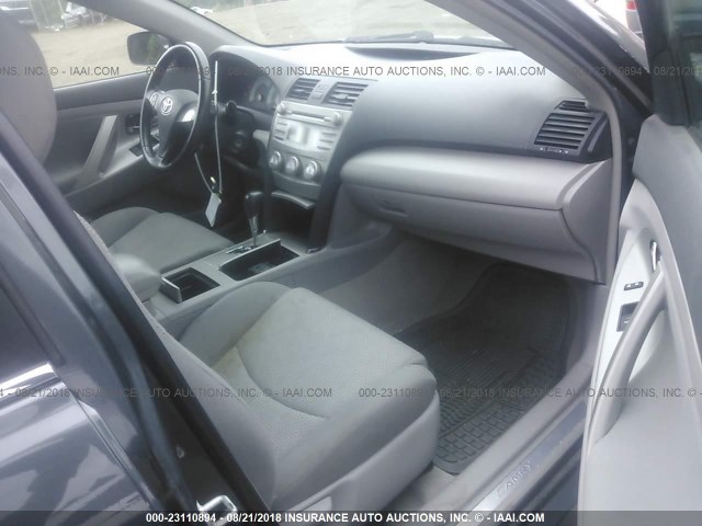 4T1BF3EK4BU229050 - 2011 TOYOTA CAMRY SE/LE/XLE GRAY photo 5