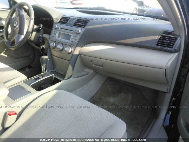 4T1BK3EK9AU112915 - 2010 TOYOTA CAMRY SE/LE/XLE BLACK photo 5