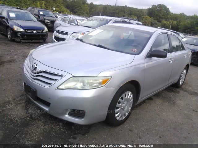 4T1BF3EK5BU142242 - 2011 TOYOTA CAMRY SE/LE/XLE SILVER photo 2