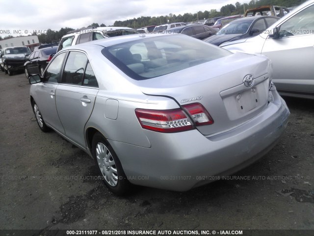 4T1BF3EK5BU142242 - 2011 TOYOTA CAMRY SE/LE/XLE SILVER photo 3