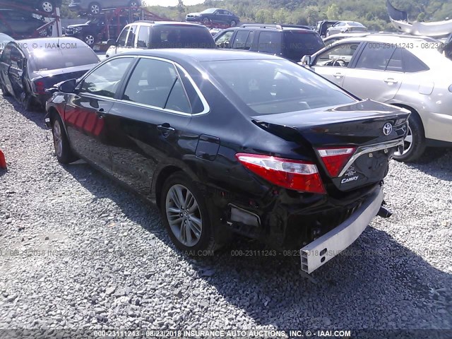 4T1BF1FKXHU422573 - 2017 TOYOTA CAMRY LE/XLE/SE/XSE BLACK photo 3