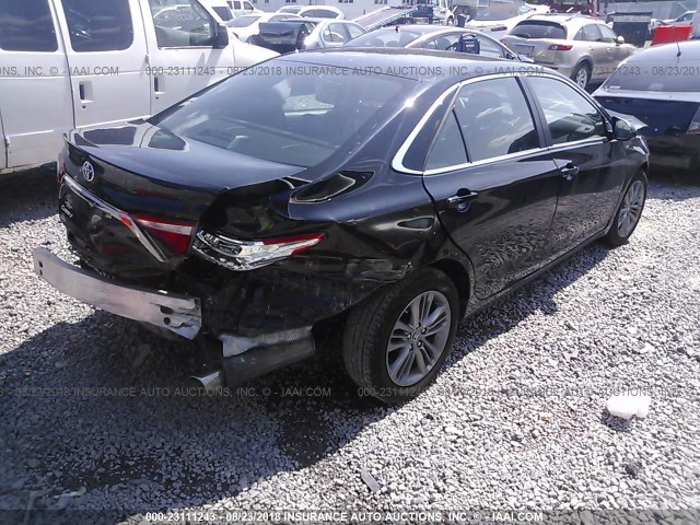 4T1BF1FKXHU422573 - 2017 TOYOTA CAMRY LE/XLE/SE/XSE 黑色 照片 4