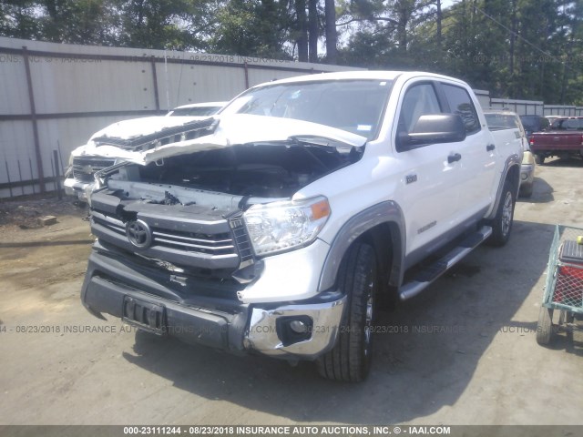 5TFDW5F14FX432121 - 2015 TOYOTA Tundra CREWMAX SR5/TRD PRO WHITE photo 2