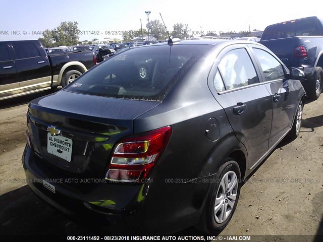 1G1JB5SH0J4101704 - 2018 CHEVROLET SONIC LS 灰色 照片 4