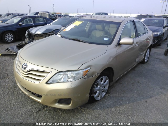 4T1BF3EK1BU201688 - 2011 TOYOTA CAMRY SE/LE/XLE GOLD photo 2