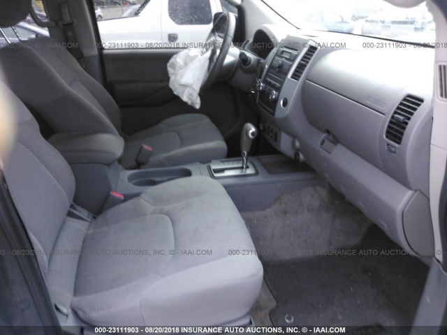 1N6AD0EV5AC401084 - 2010 NISSAN FRONTIER CREW CAB SE/LE/NISMO GRAY photo 5