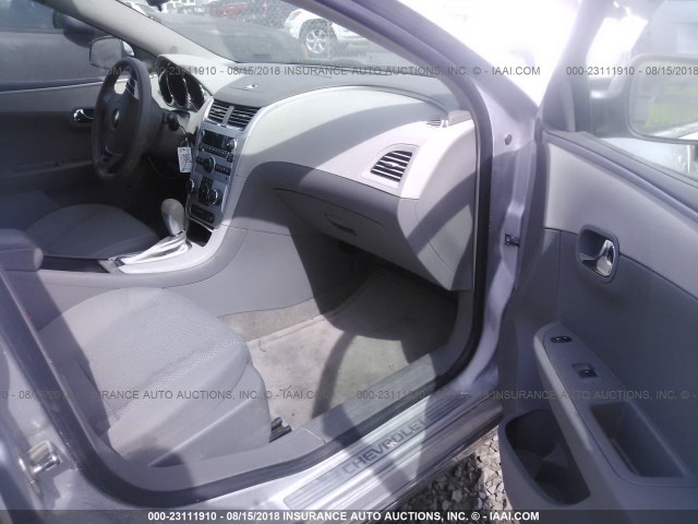 1G1ZH57B79F105349 - 2009 CHEVROLET MALIBU 1LT 银色 照片 5