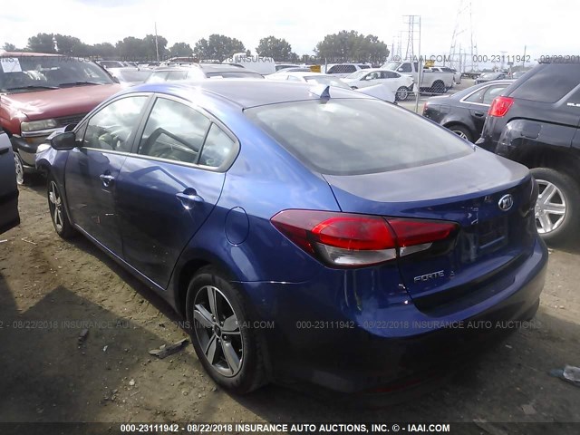 3KPFL4A75JE232428 - 2018 KIA FORTE LX/S BLUE photo 3