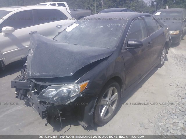 4T1BF1FKXDU298704 - 2013 TOYOTA CAMRY L/SE/LE/XLE BLACK photo 2