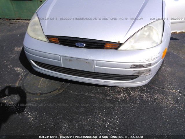 1FAFP34P2YW262907 - 2000 FORD FOCUS SE/SE COMFORT SILVER photo 6