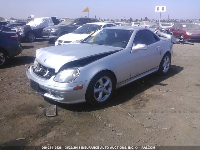 WDBKK65F21F186947 - 2001 MERCEDES-BENZ SLK 320 SILVER photo 2