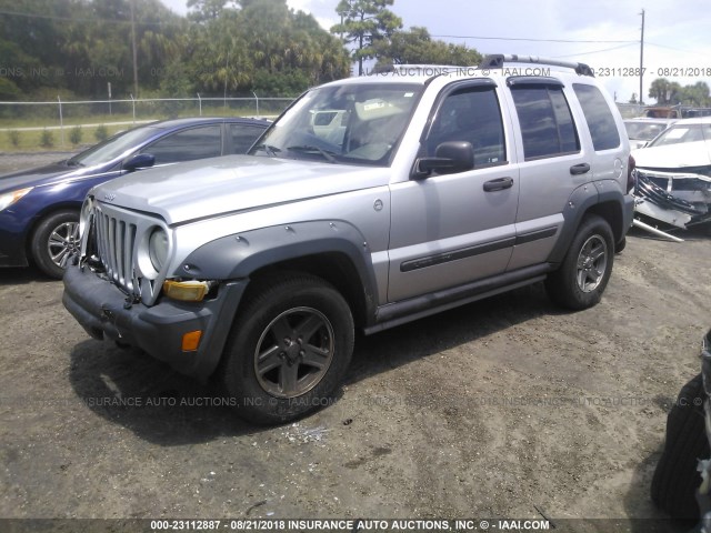 1J4GL38K45W536686 - 2005 JEEP LIBERTY RENEGADE SILVER photo 2