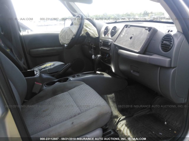 1J4GL38K45W536686 - 2005 JEEP LIBERTY RENEGADE SILVER photo 5