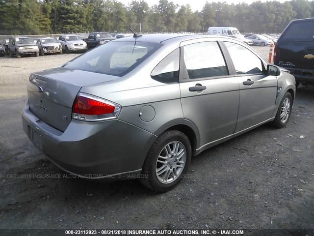 1FAHP35NX8W179750 - 2008 FORD FOCUS SE/SEL/SES GRAY photo 4