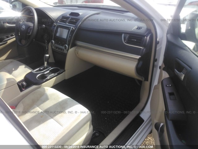 4T1BF1FK0CU520018 - 2012 TOYOTA CAMRY SE/LE/XLE 白色 照片 5