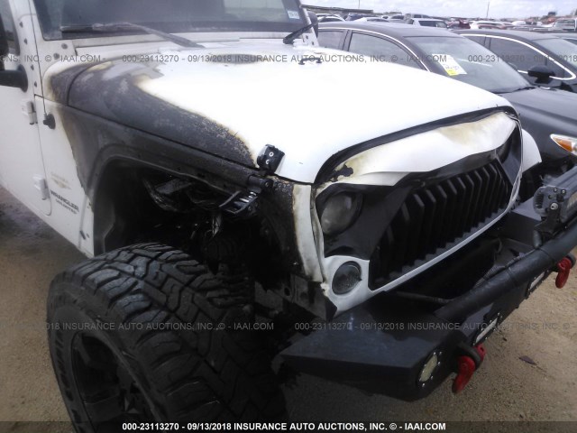 1C4BJWEG1FL642720 - 2015 JEEP WRANGLER UNLIMITE SAHARA WHITE photo 6