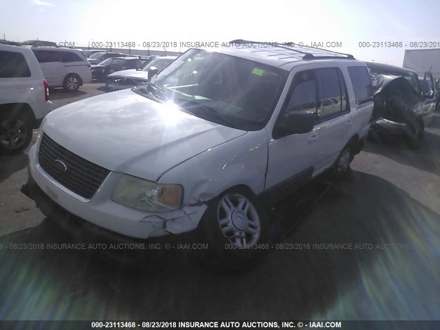 1FMPU16LX4LB65001 - 2004 FORD EXPEDITION XLT WHITE photo 2