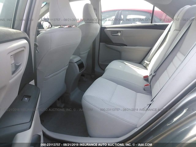 4T1BF1FK3HU660328 - 2017 TOYOTA CAMRY LE/XLE/SE/XSE GRAY photo 8