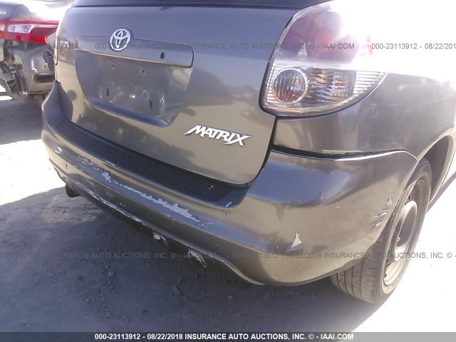 2T1KR32E65C423106 - 2005 TOYOTA COROLLA MATRIX XR GRAY photo 6