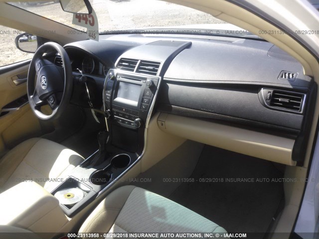 4T4BF1FK6GR523193 - 2016 TOYOTA CAMRY LE/XLE/SE/XSE 白色 照片 5