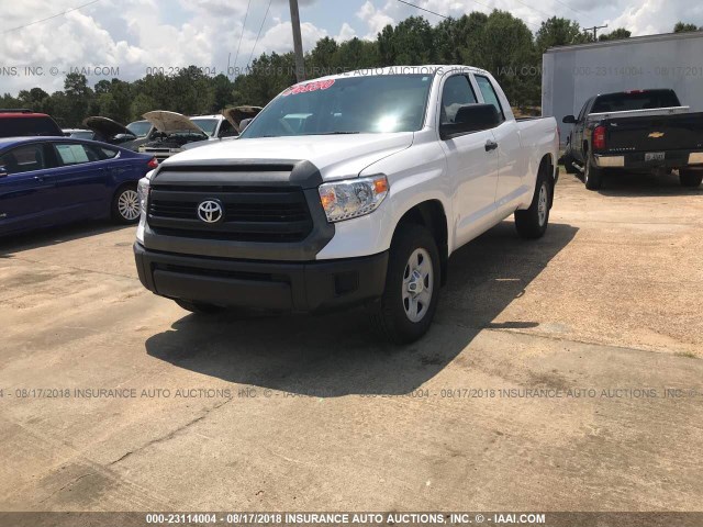 5TFRM5F10HX112518 - 2017 TOYOTA TUNDRA WHITE photo 2